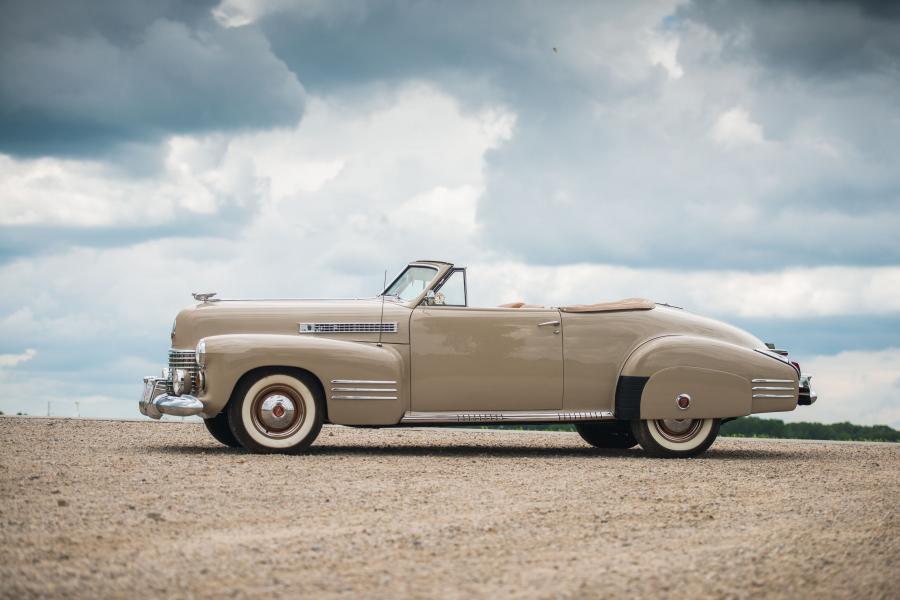  Cadillac Series 62 Convertible Coupe Deluxe (41-6267D) 1941 года  (фото 2 из 44)